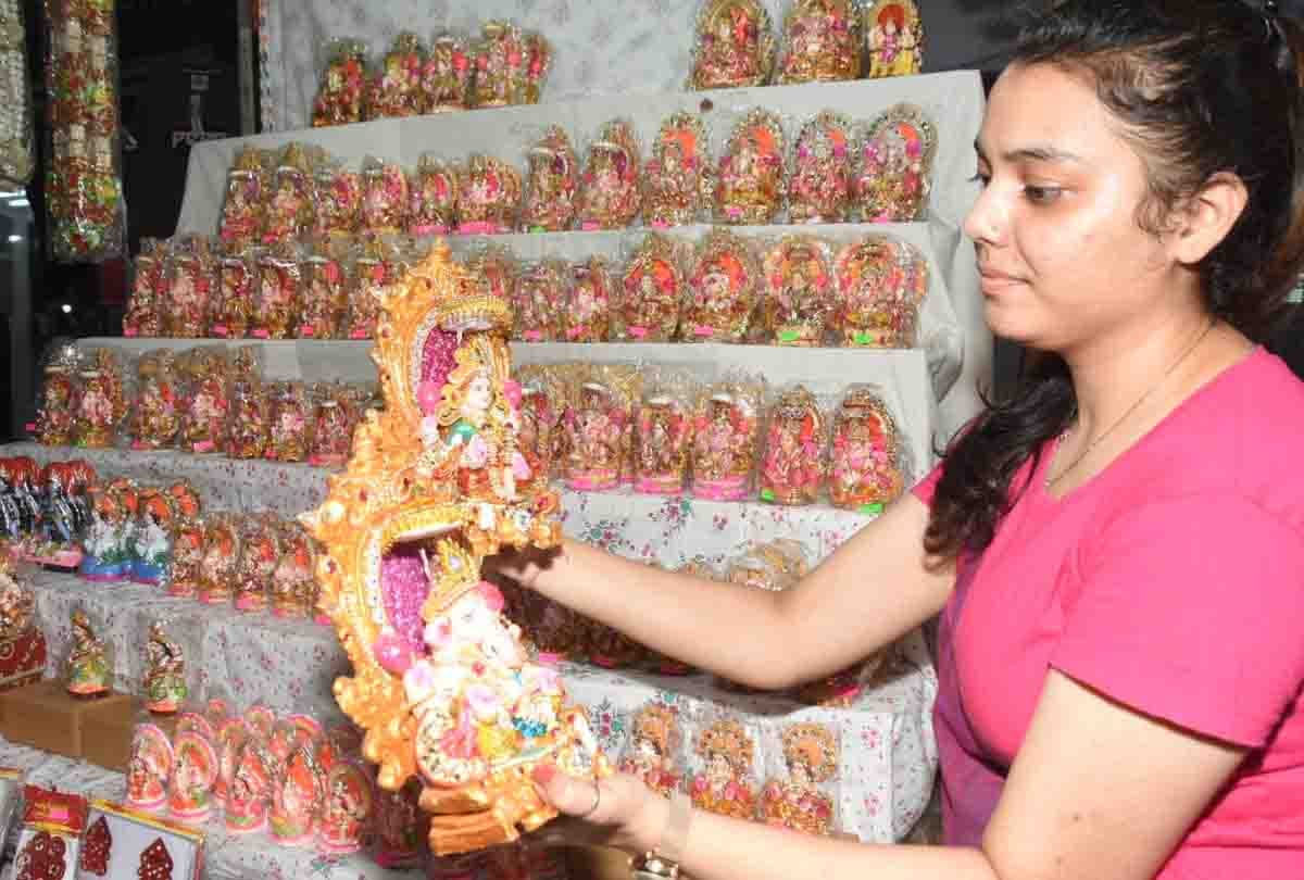 Dhanteras 2020: Money rains on Dhanteras, turnover of 575 crores, see happiness between Corona in pictures