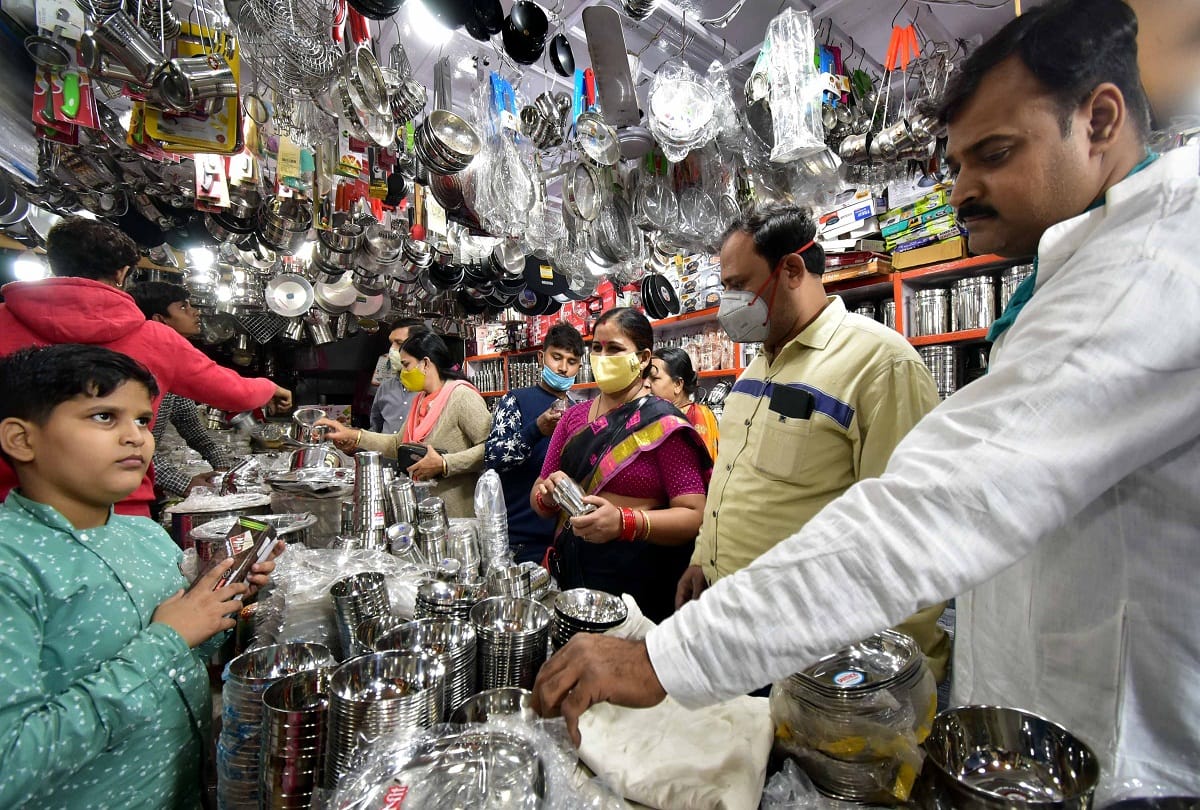 diwali 2020: Market is not scared of corona, crowds are plenty, shopping too smog