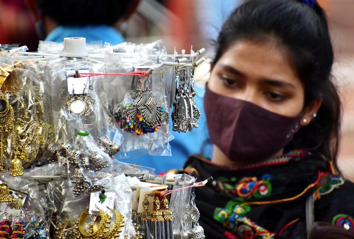 diwali 2020: Market is not scared of corona, crowds are plenty, shopping too smog