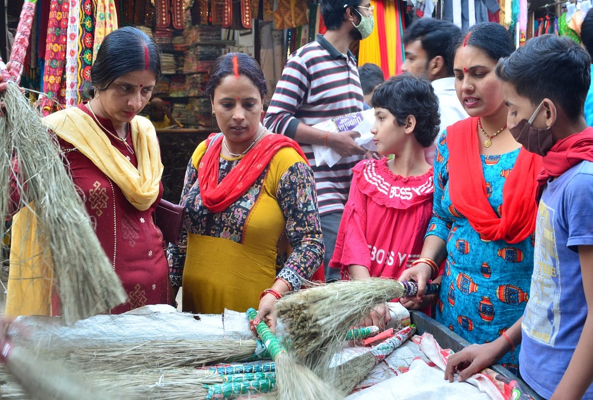 diwali 2020: Market is not scared of corona, crowds are plenty, shopping too smog