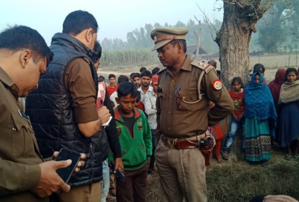 A man's dead body found outside of village in Sitapur.
