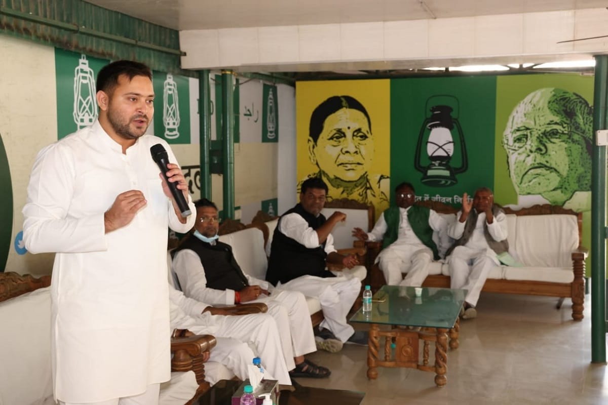 Tejashwi yadav elected leader of mahagathbandhan