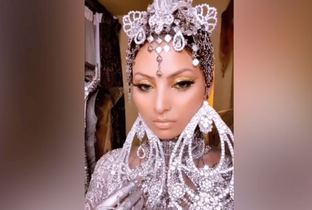 urvashi rautela wear dress worth 32 lakh took 150 hours to complete