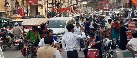 People gathered to buy Dhanteras, there was great buzz in the market