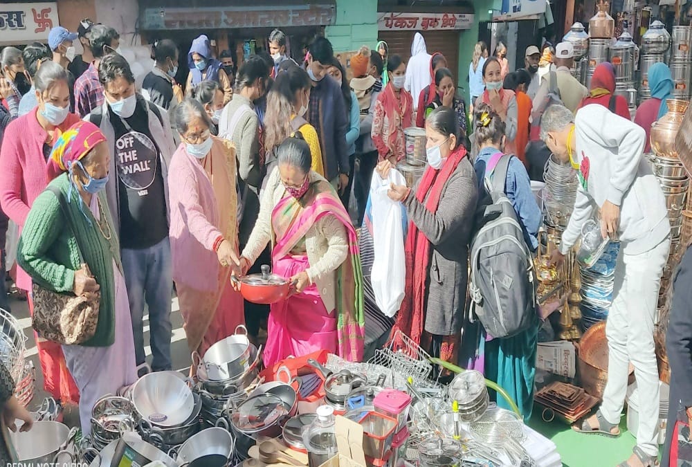 Dhanteras 2020: Heavy Crowd of People in uttarakhand market for shopping