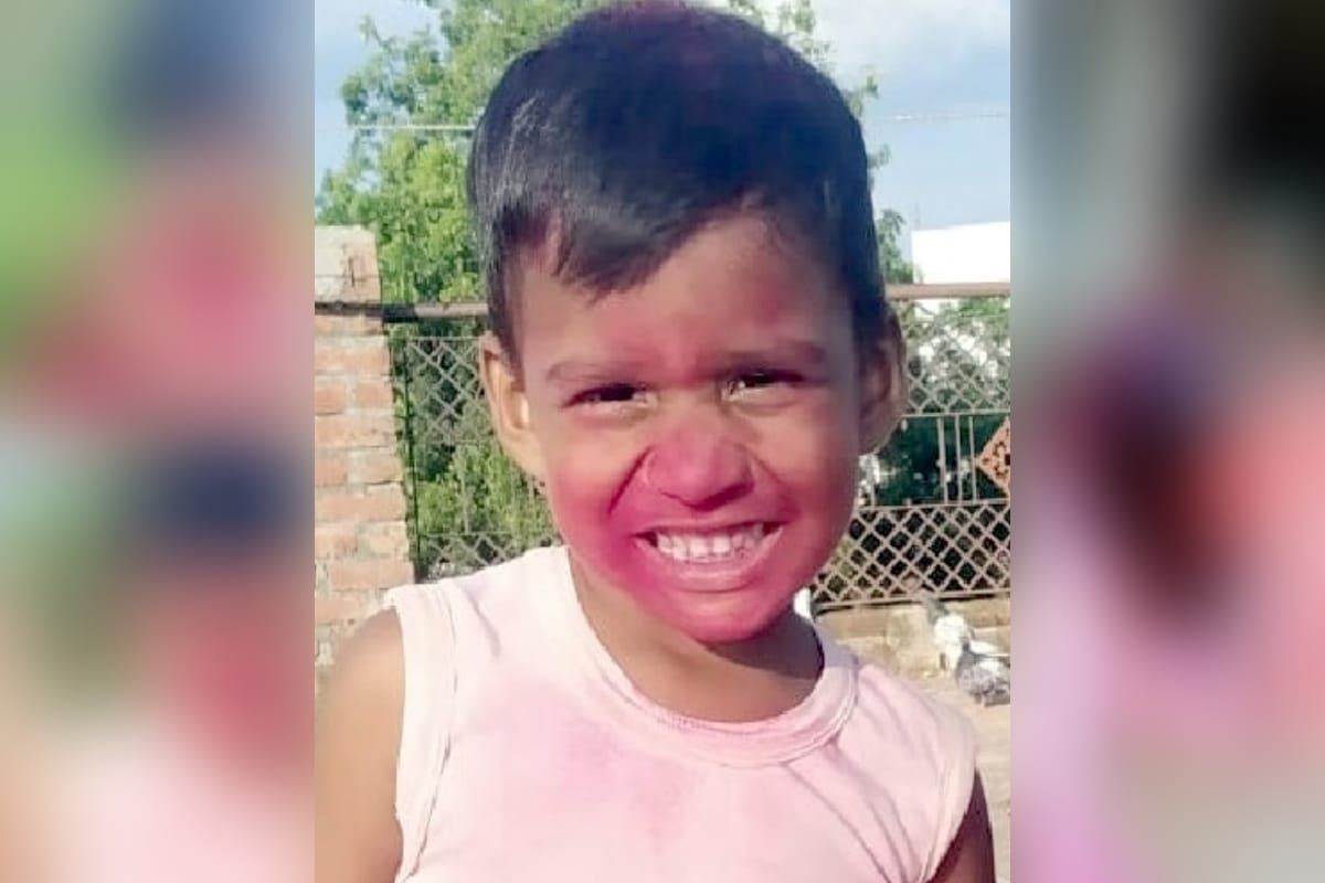 bijnor news, two kids died due to sinking in the pond, father faint after seeing the dead bodies