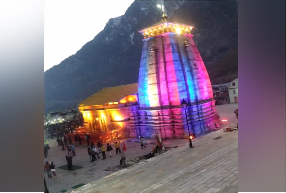 Diwali 2020: Kedarnath Dham Decorated with multi colour lighting and 10 Quantile Flowers, Photos