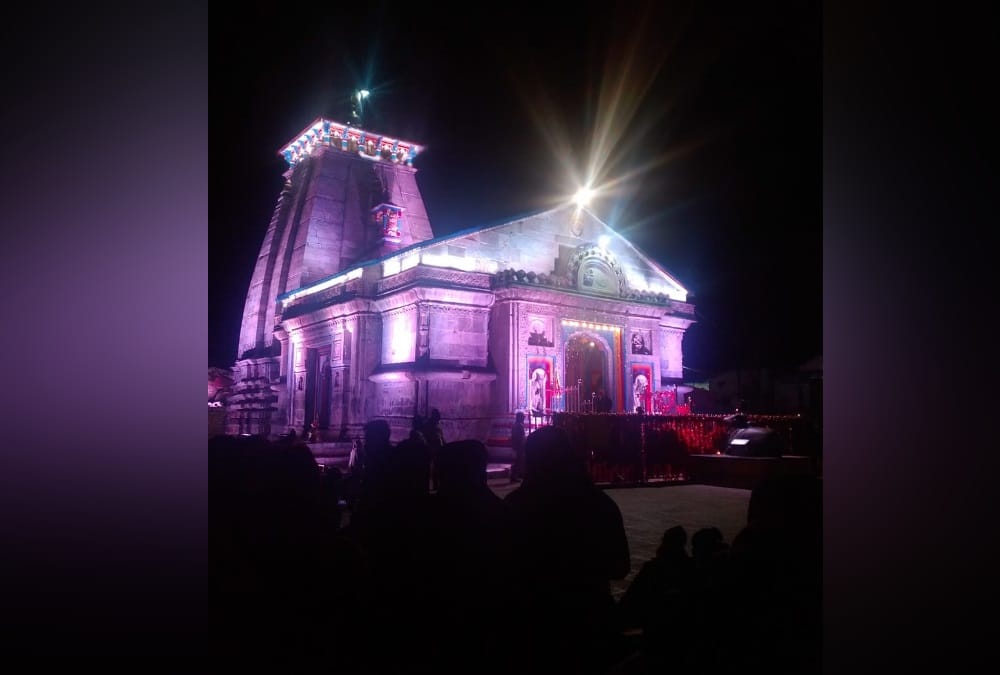 Diwali 2020: Kedarnath Dham Decorated with multi colour lighting and 10 Quantile Flowers, Photos