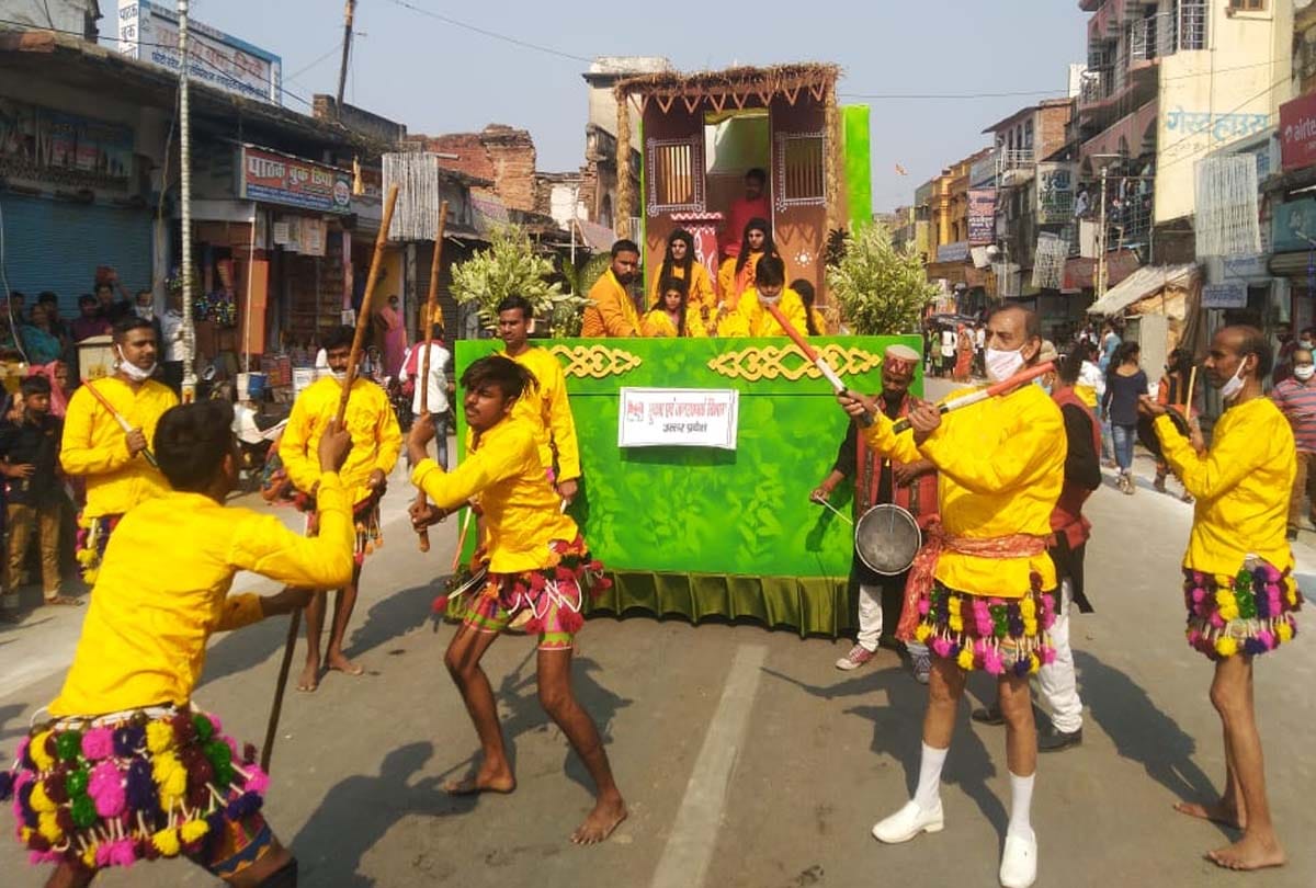 Artists of Mahoba won the hearts of Ayodhya people by performing Diwari dance