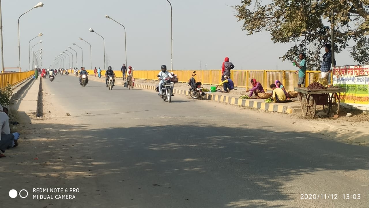 Vehicles on Hamid bridge of Ghazipur connecting UP to Bihar have not started operating