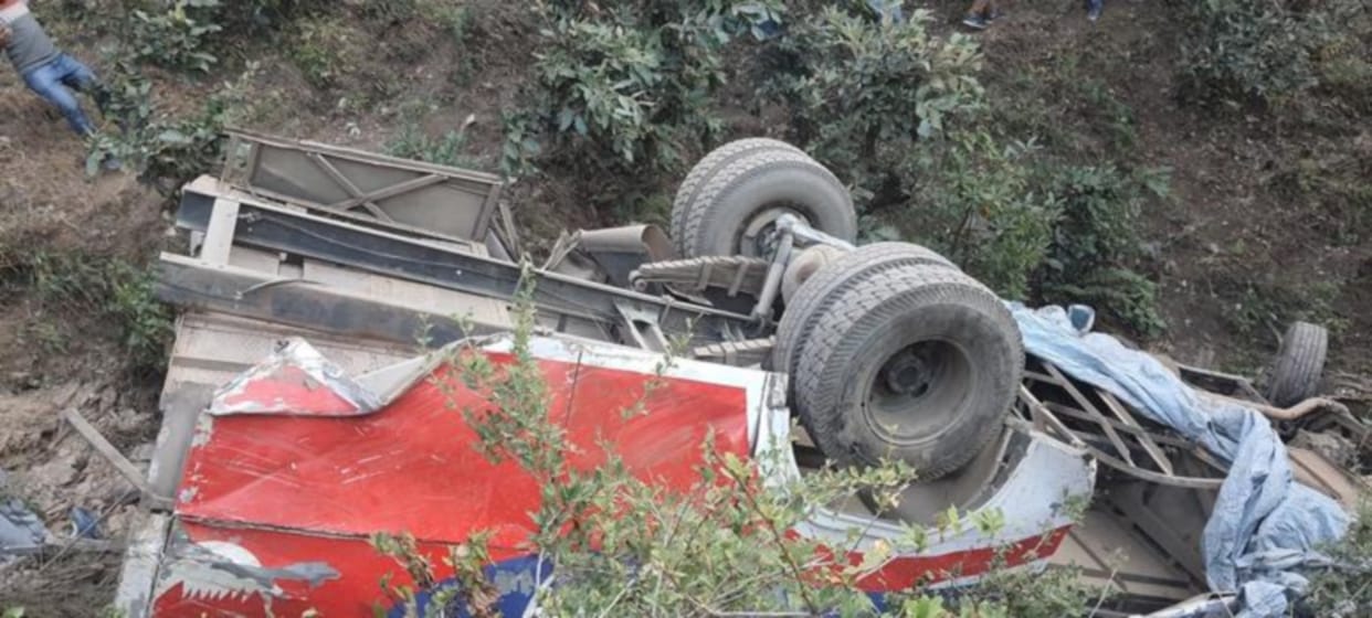 uttarakhand news: bus accident in nepal baitari, nine died, 34 injured