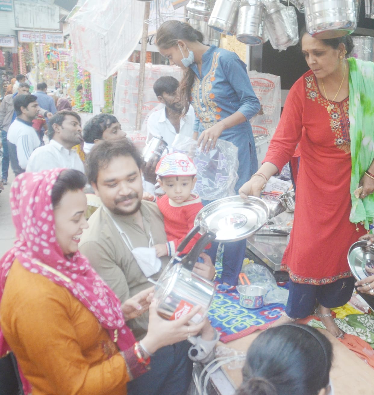 Corona's impact on Dhanteras market, shopping budget merged