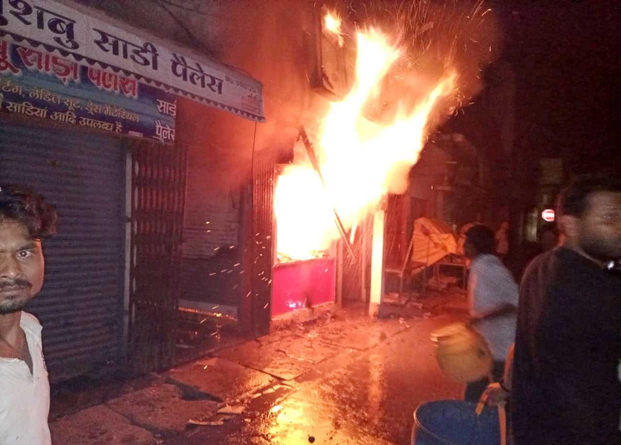 Three readymade shops caught fire due to short circuit  in Azamgarh