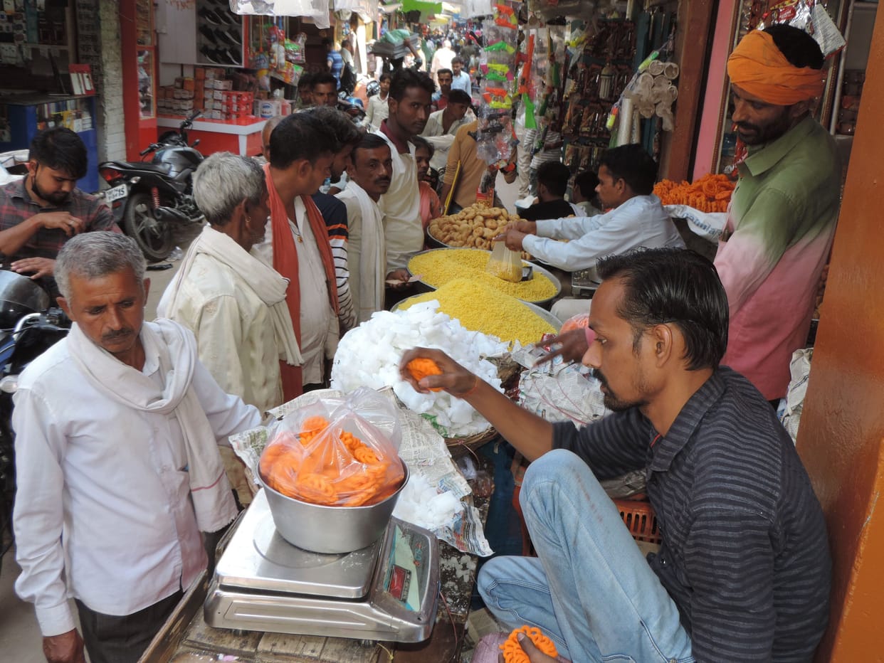 doosare din bhee dhan barasa, 30 karod ka vyaapaar