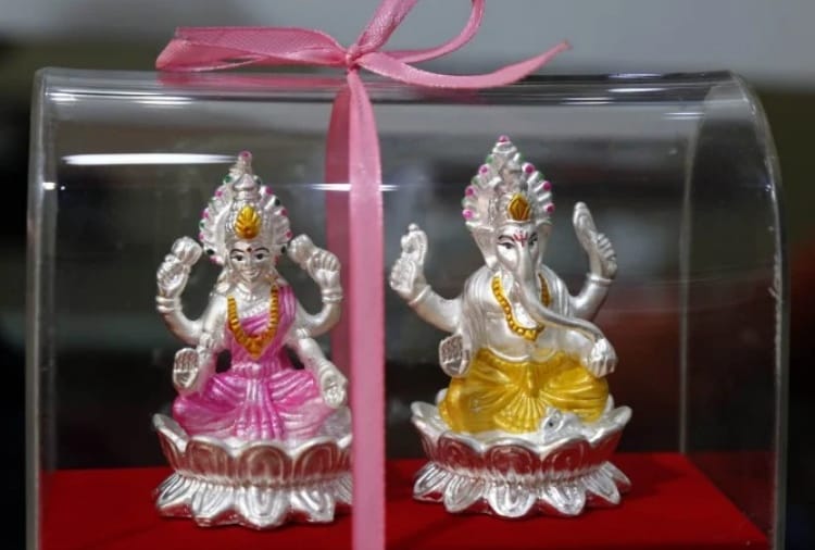 Diwali 2020: Attracted doing idols of Goddess Lakshmi seated on lotus