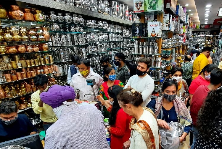 Demand of Copper and brass pots high in Chandigarh on Diwali and Dhanteras
