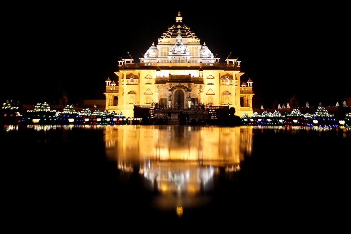 Happy Diwali 2020 : Photos Of Temples And Buildings Decorated In Various Cities For Deepavali Celebration