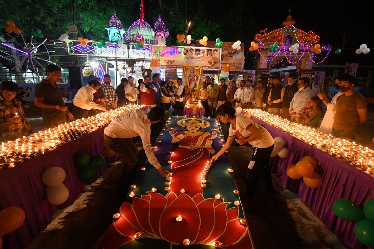 Happy Diwali 2020 : Photos Of Temples And Buildings Decorated In Various Cities For Deepavali Celebration