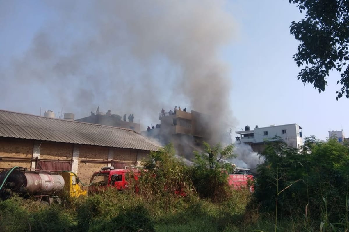 fire breaks out in Pareshipura police station area of Indore fire fighters reach spot to control it