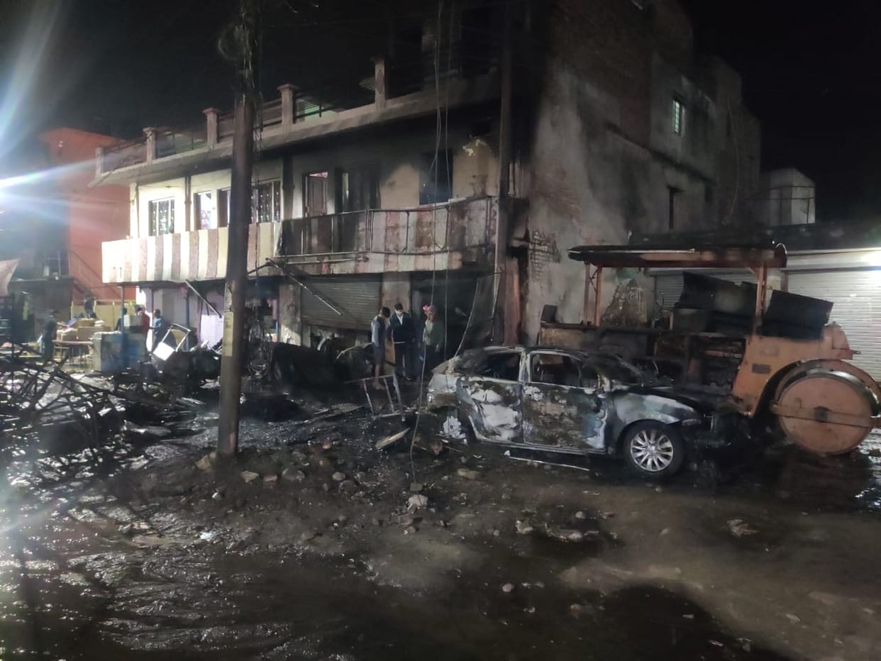 rishikesh news: four vehicle and two shop caught fire