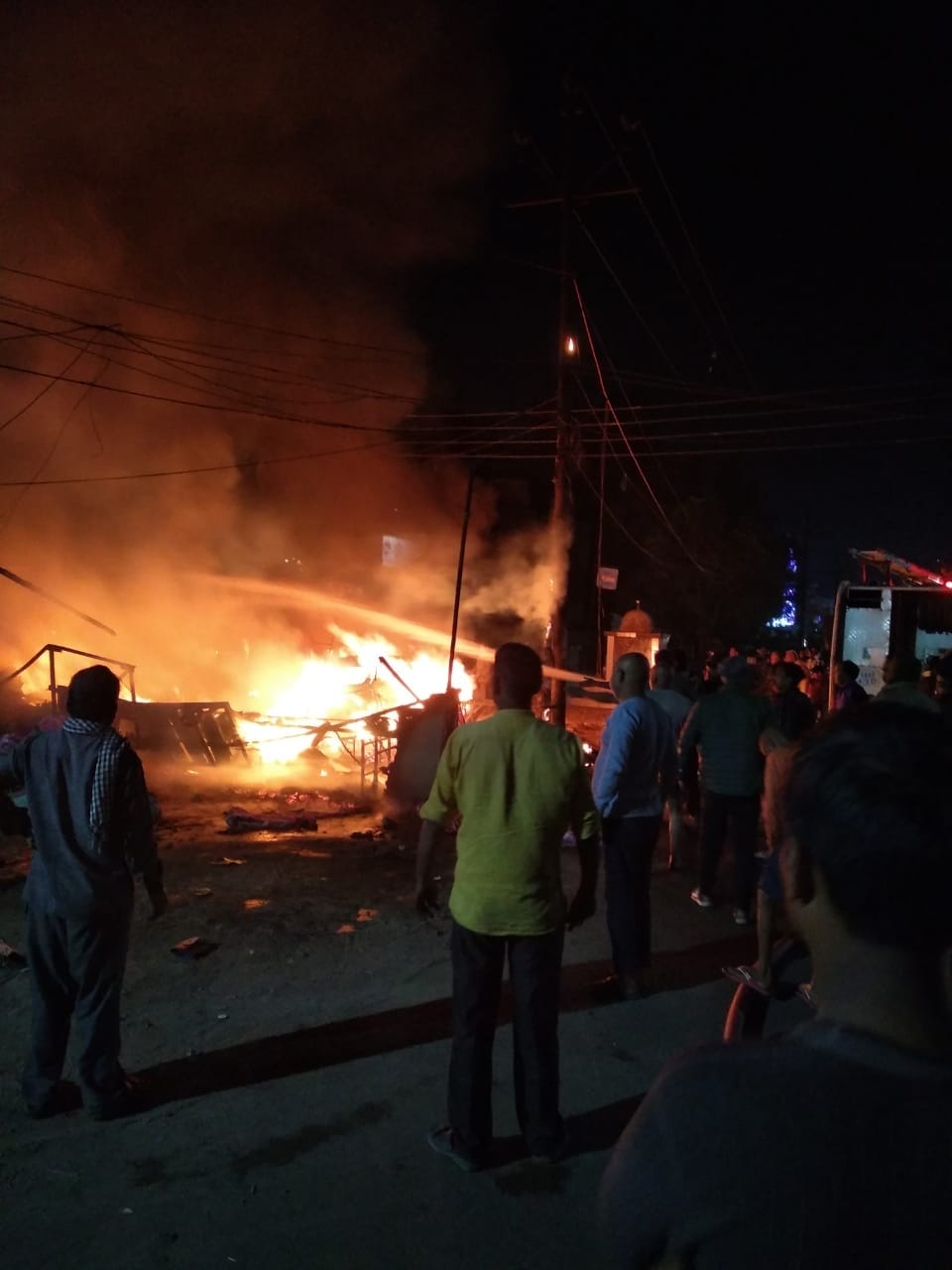 rishikesh news: four vehicle and two shop caught fire