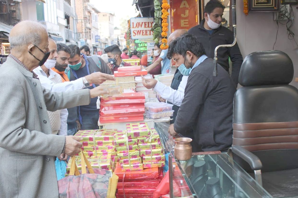 diwali shoping people in chamba