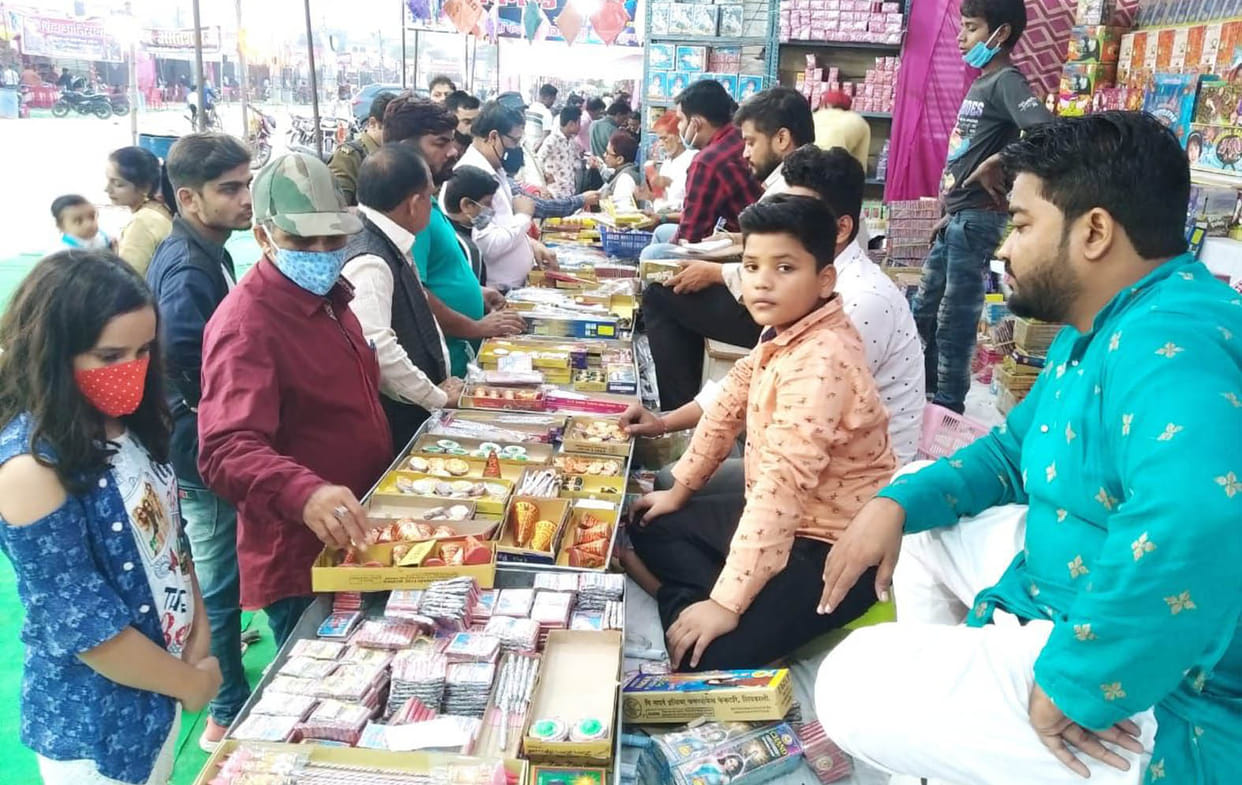 More business of six crores, Dhanteras of 13 crores in two days