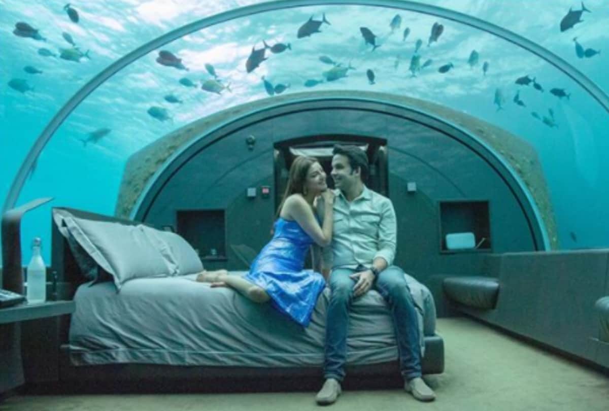 kajal aggarwal and gautam kitchlu honeymoon underwater enjoy in Maldives