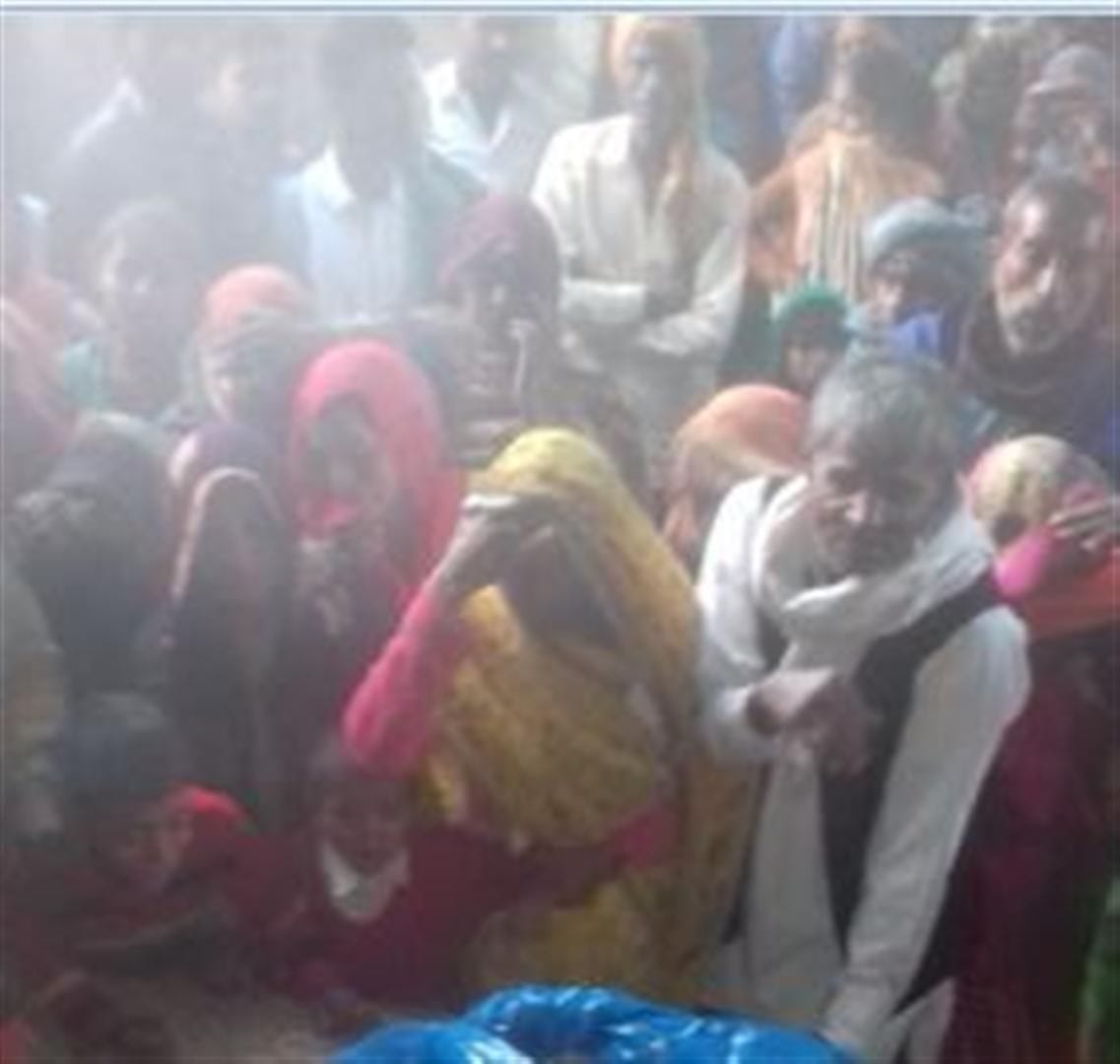 Hathras: Truck collided with workers' car returning from Gujarat, one dead