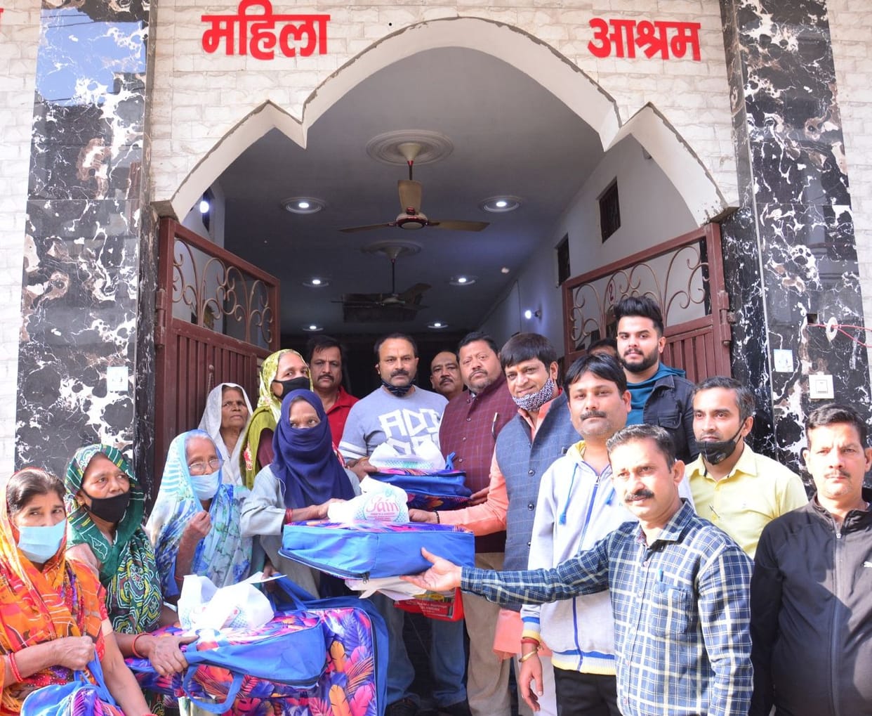 Blankets were distributed in old age homes