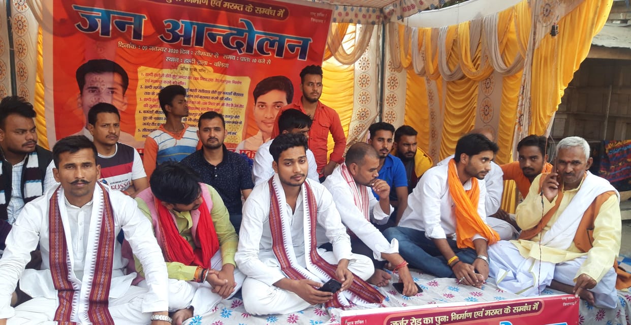 The youth sitting on hunger got support of Bairiya MLA