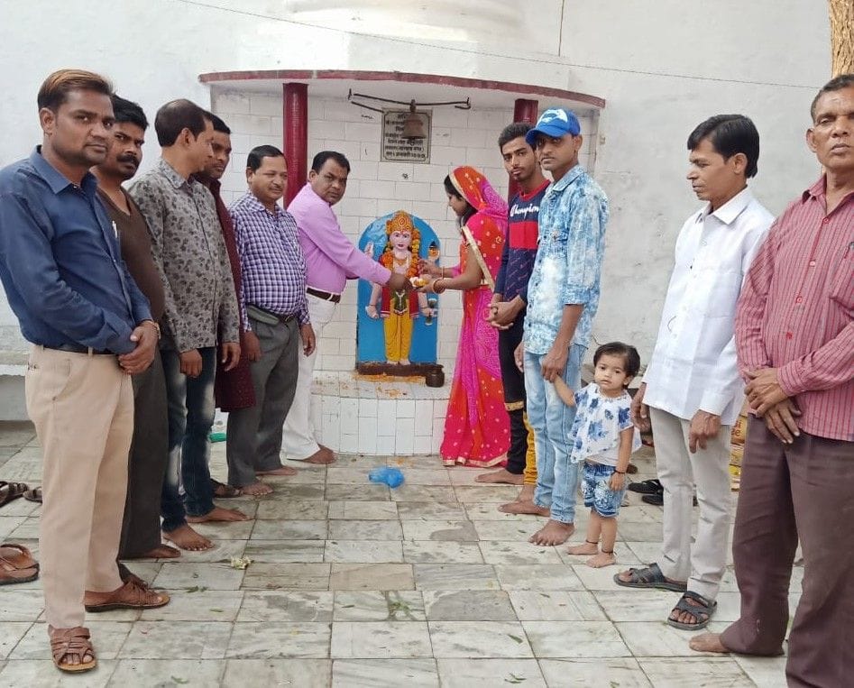 Hathras: Wish God Dhanvantari good health and happiness and prosperity