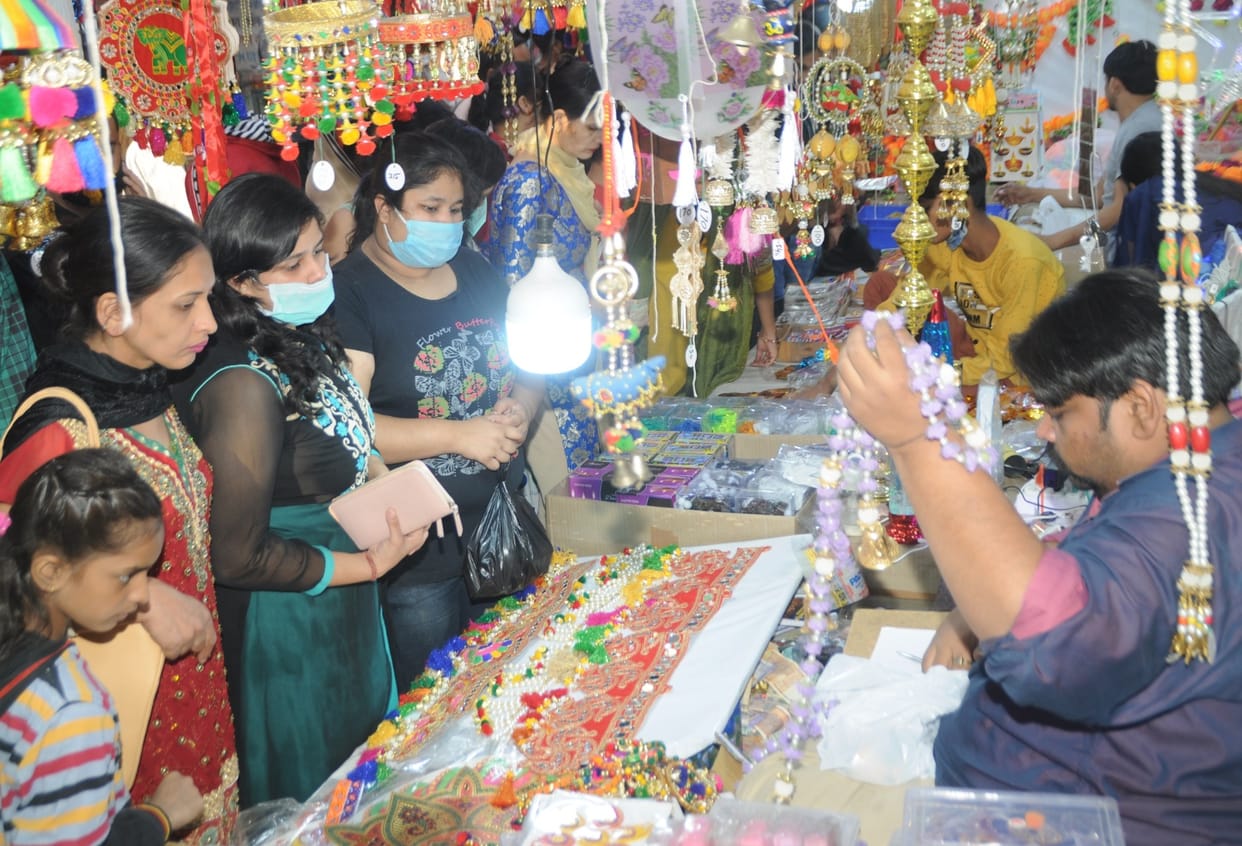 Market shines on second day as well, buyers reached