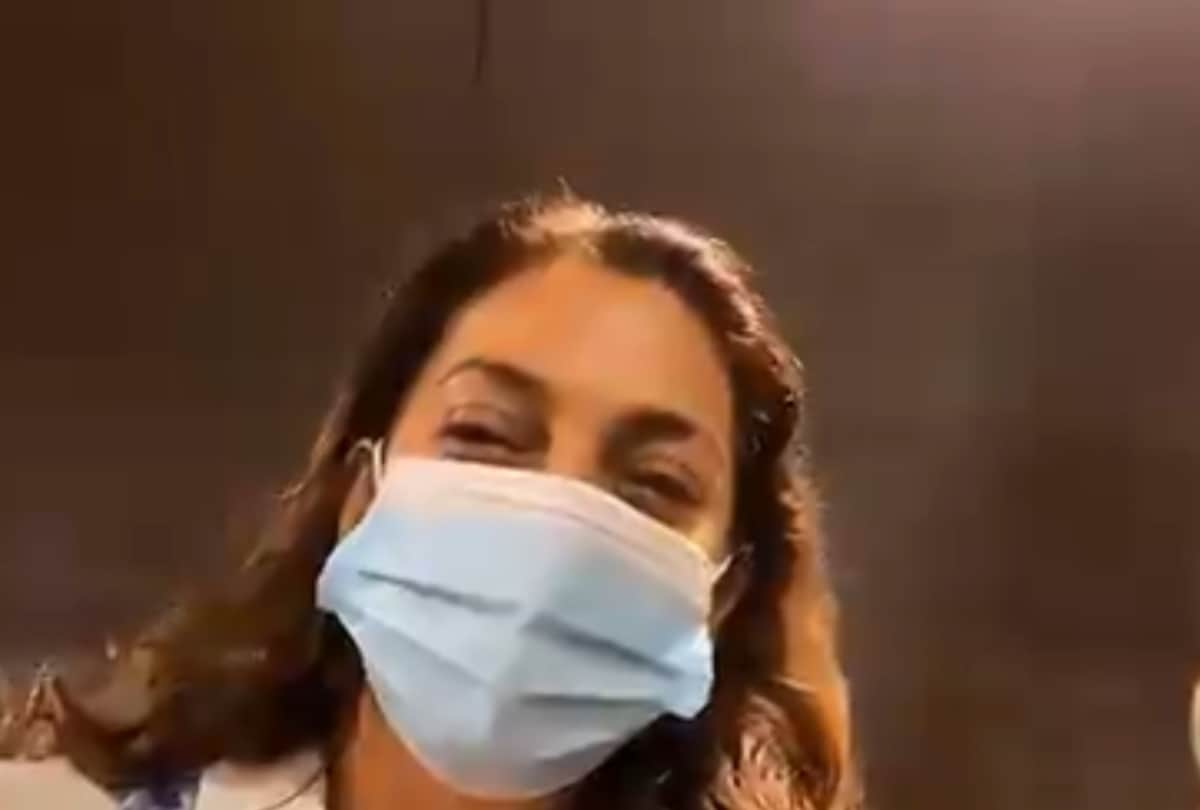Juhi chawla slam airport authorities for poor arrangement after return form uae