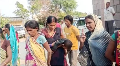 The women created a ruckus after the Tehsil employees distributed rotten flour, the DM ordered an inquiry