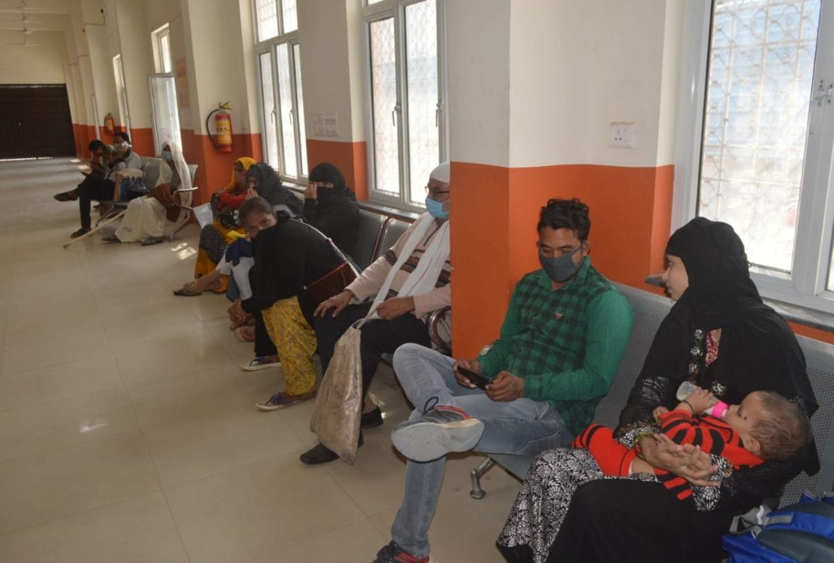 Server Down In Sn Medical College Patients Waits For Treatment