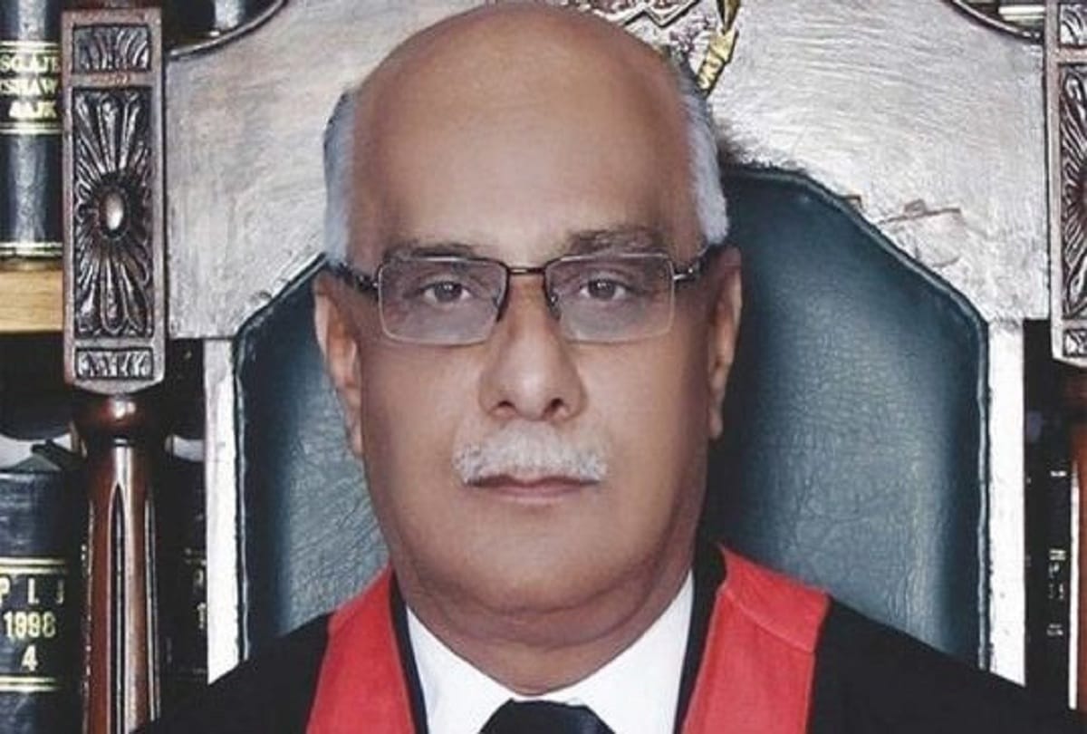 Peshawar highcourt chief justice waqar seth who sent Musharraf to the gallows dies of coronavirus