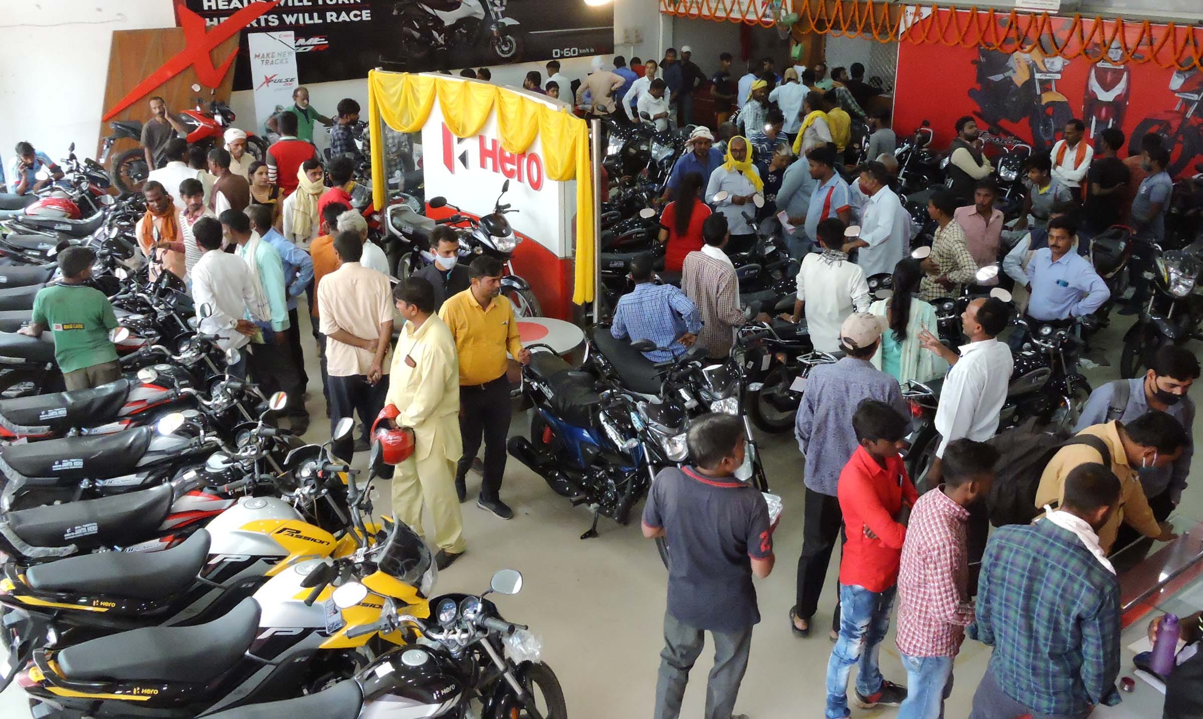 Market buzzed on Dhanteras, business worth crores