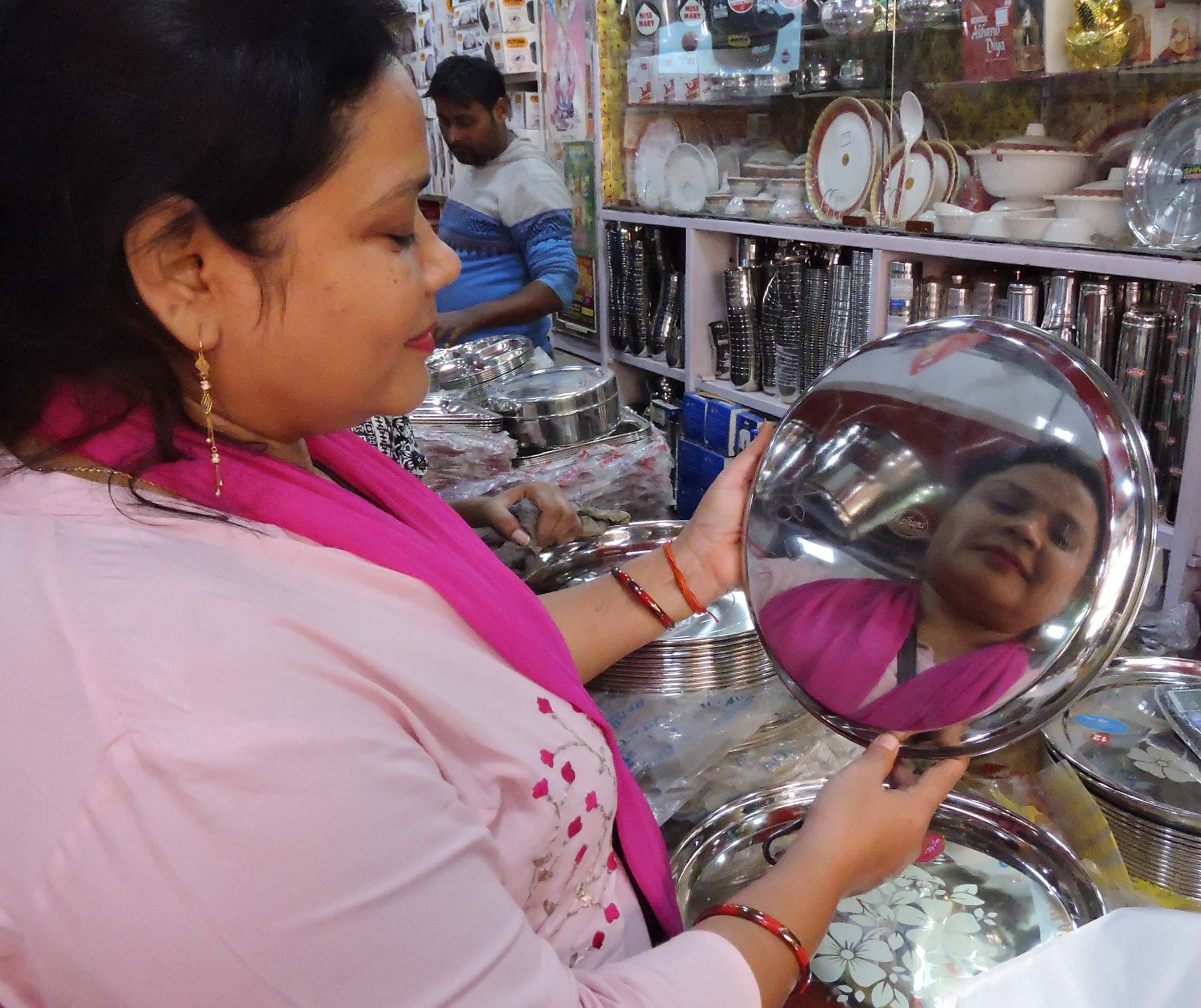 Market buzzed on Dhanteras, business worth crores