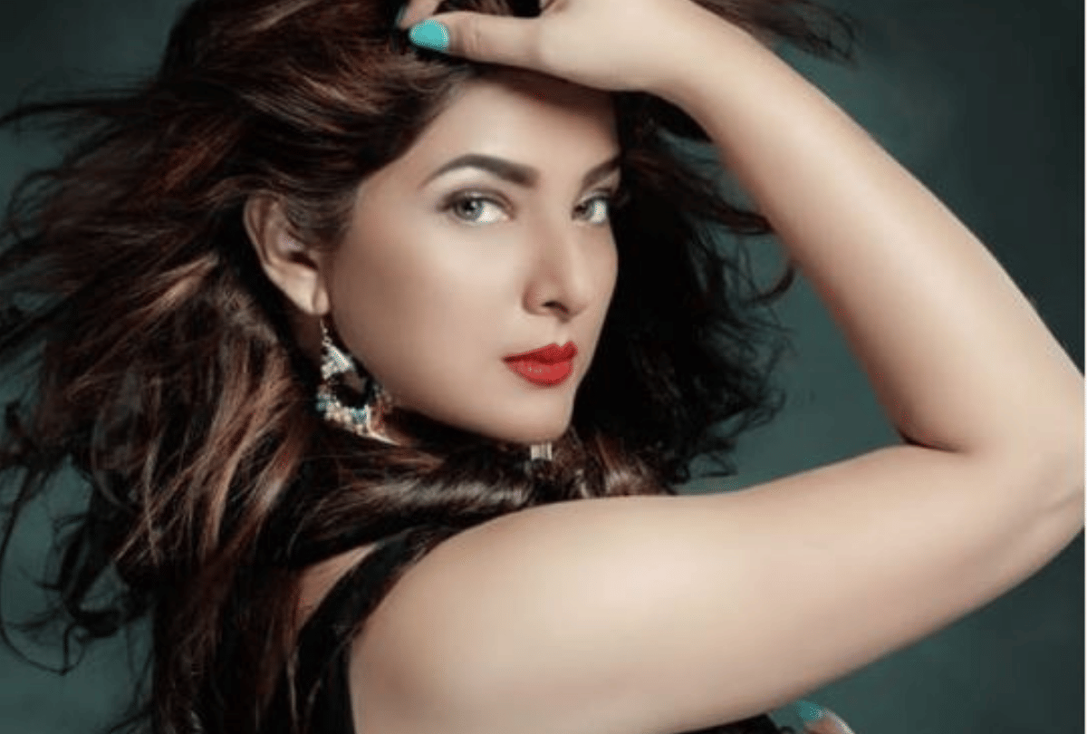bhojpuri actress smriti sinha bold photoshoot in gorgeous look viral on social media