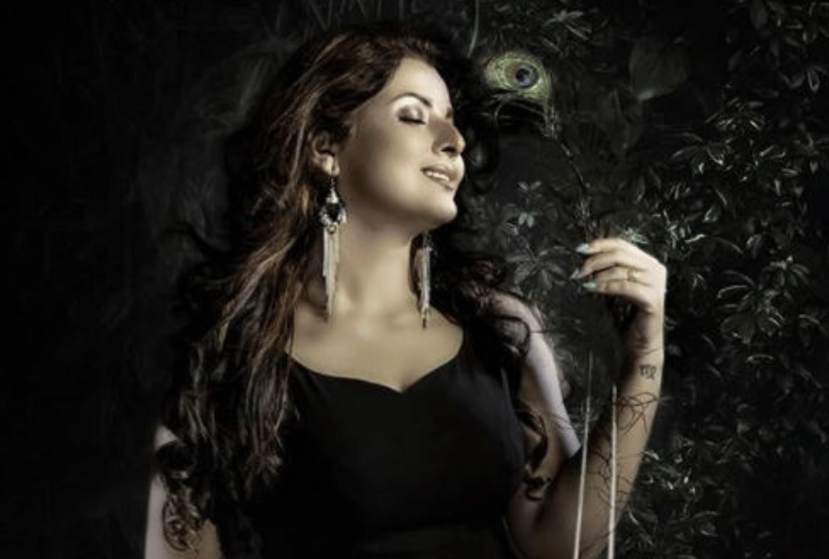 Bhojpuri actress Smriti Sinha new bold photoshoot viral on social media