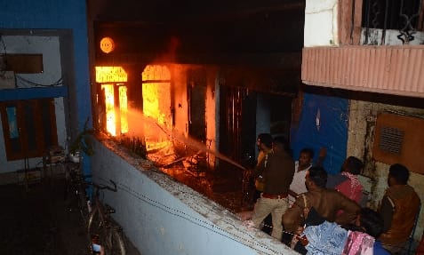 Home-made paint warehouse near Basant Talkies, nine fire extinguishers extinguished in one and a half hours