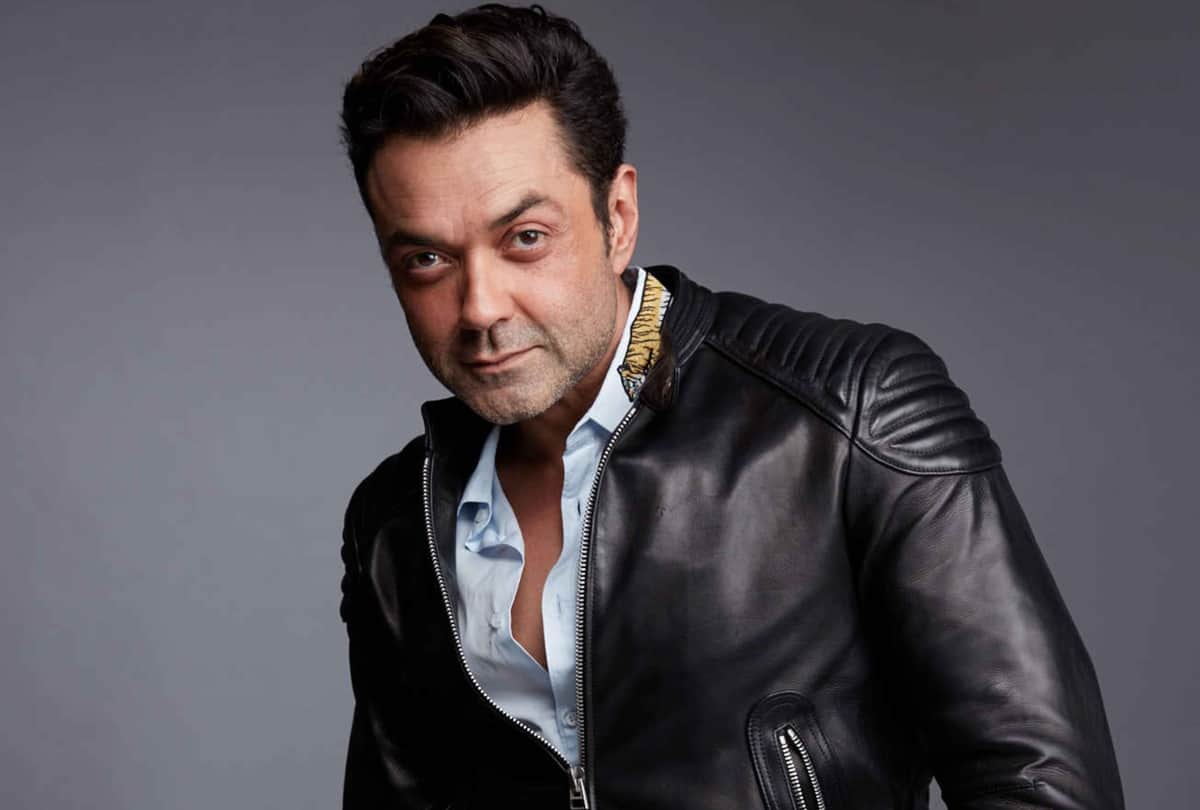 Aashram actor Bobby Deol made a shocking revelation, the woman held him for 3 minutes