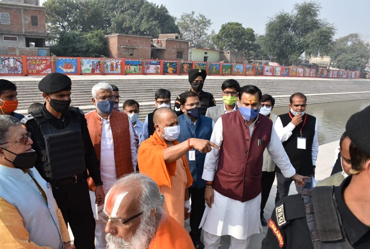 UP CM Yogi Adityanath reaches Hanumangarhi meets Shriram Janmbhoomi trust members