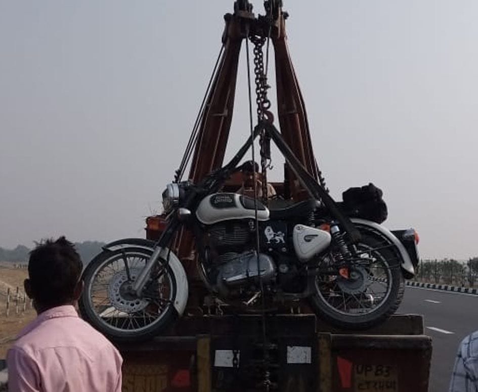divaidar se takaraee tej raphtaar baik, ek kee maut