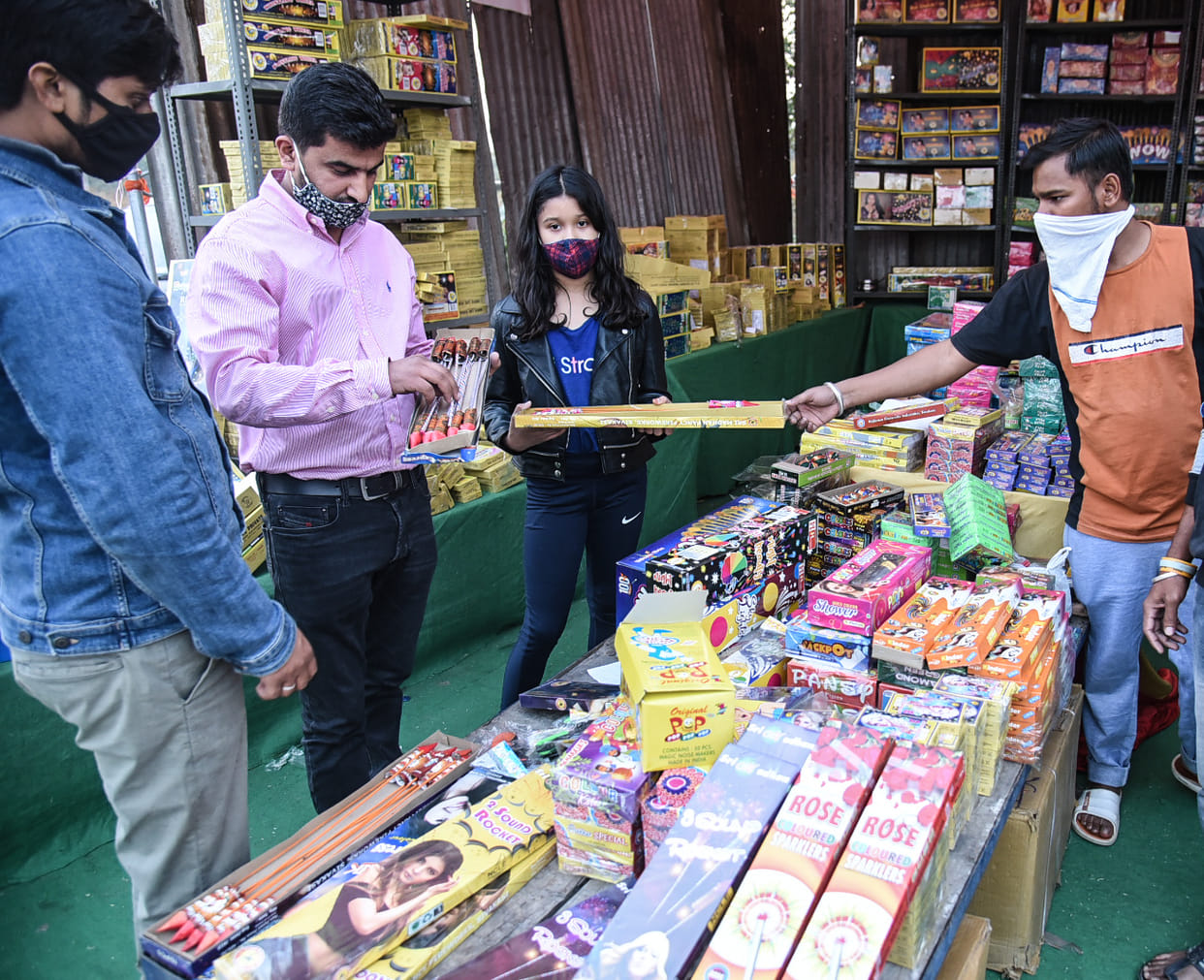 Crowd absent from firecracker shops, sales fell