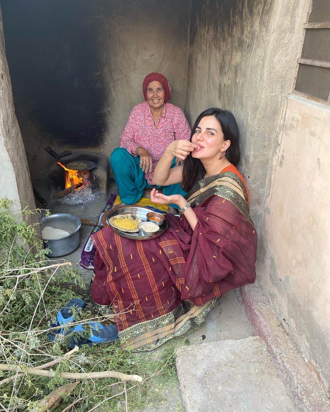Kirti Kulhari enjoying bajra roti lunch in rajasthan photo goes viral