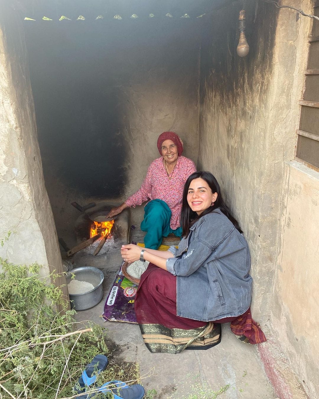 Kirti Kulhari enjoying bajra roti lunch in rajasthan photo goes viral
