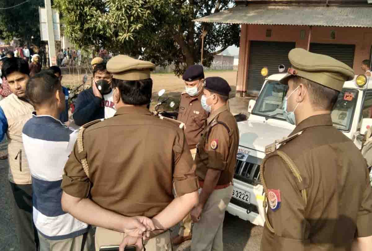 UP: On Diwali family hostage robbed, husband and wife's condition critical