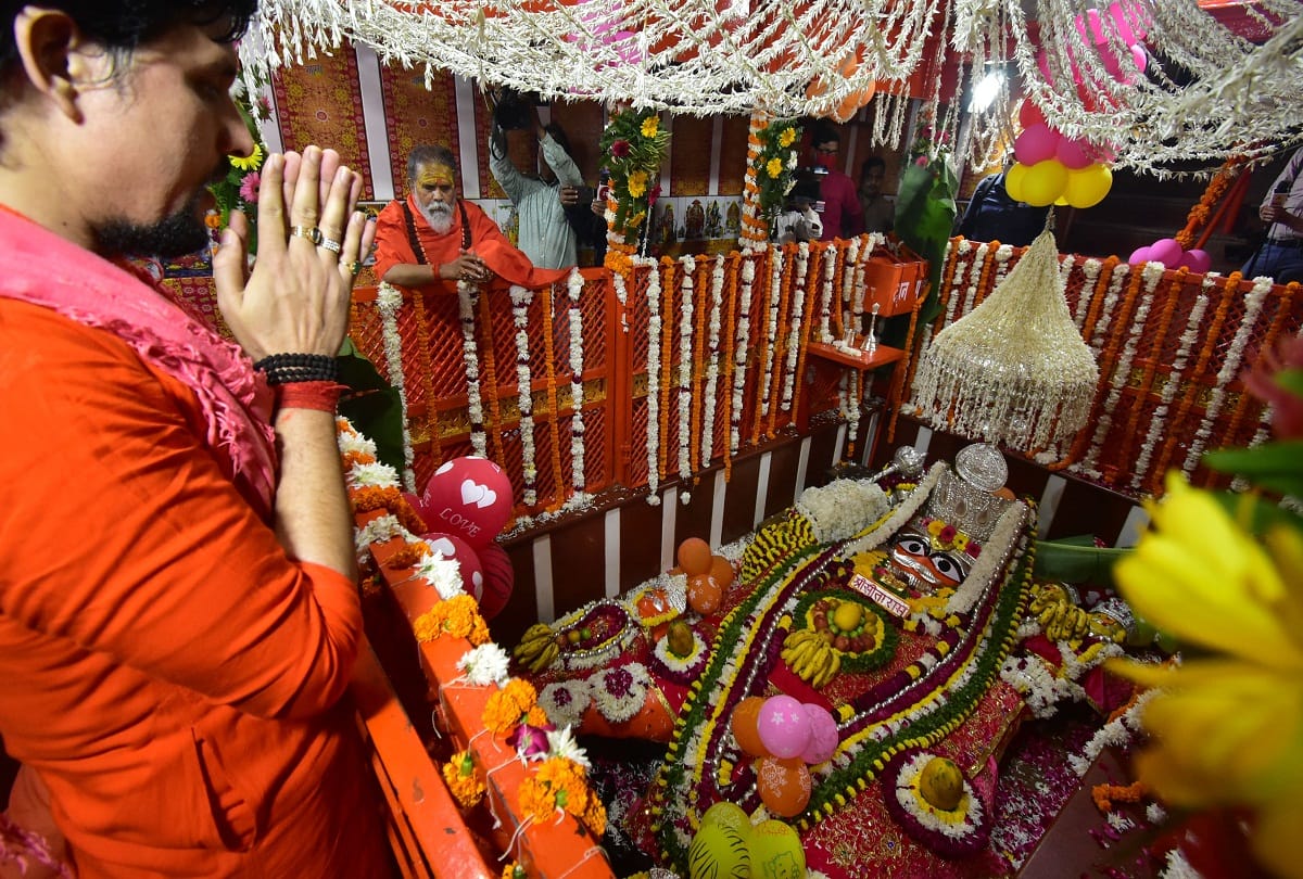 Tableaux in Hanuman temples adorned on Jayanti, praying for freedom from corona epidemic
